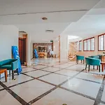 Royal Atlantis Hotel Side
