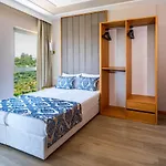 Royal Atlantis Hotel 4*